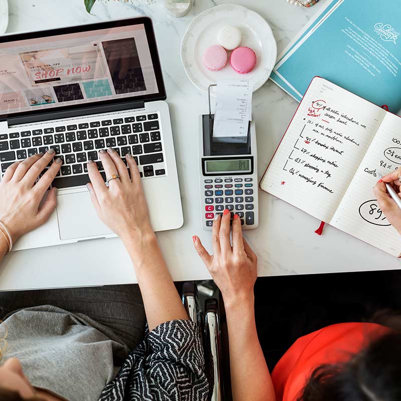 coup-marketing-ppc-trends-hände-arbeit-laptop