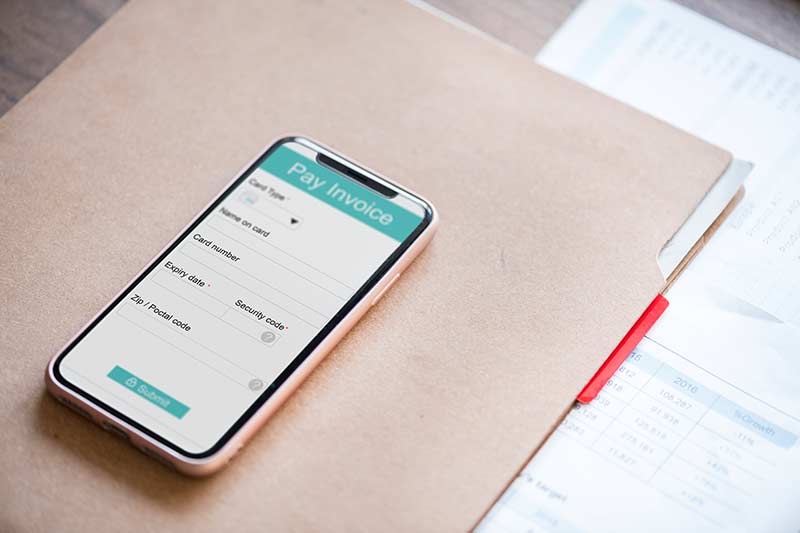 coup-marketing-ppc-trends-smartphone-auf-mappe